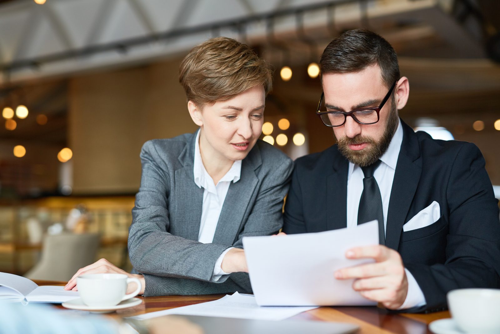 Négociation des conditions du contrat et de l'Incoterm avec un fournisseur